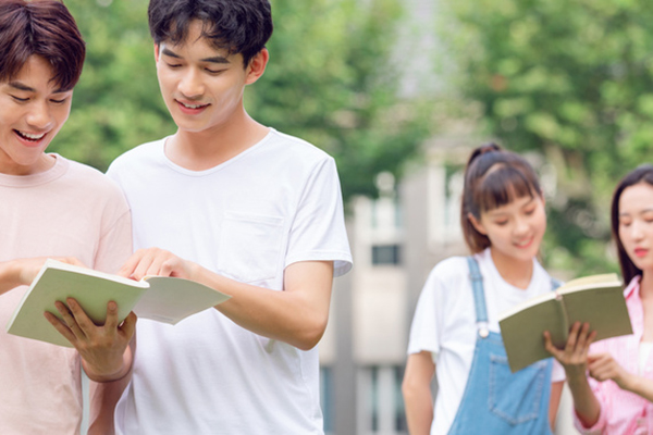 攻读经济学在职研究生好不好，就业前景怎么样？.jpg