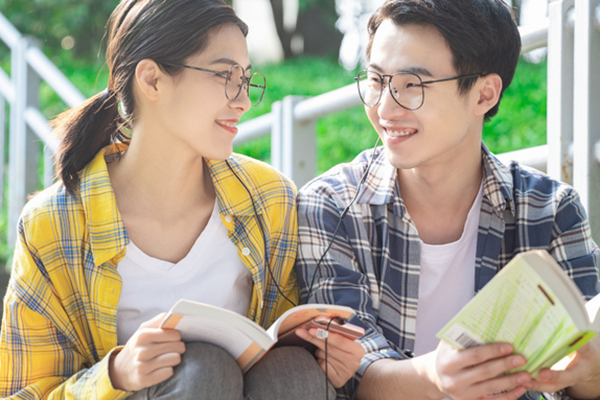 读西班牙马德里康普顿斯大学在职研究生有什么好处和优势，找工作的时候公司承认吗？.jpg