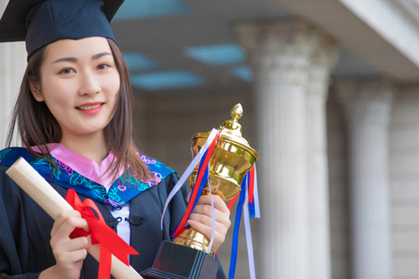 在职研究生值得报考吗，怎么选择学校？.jpg